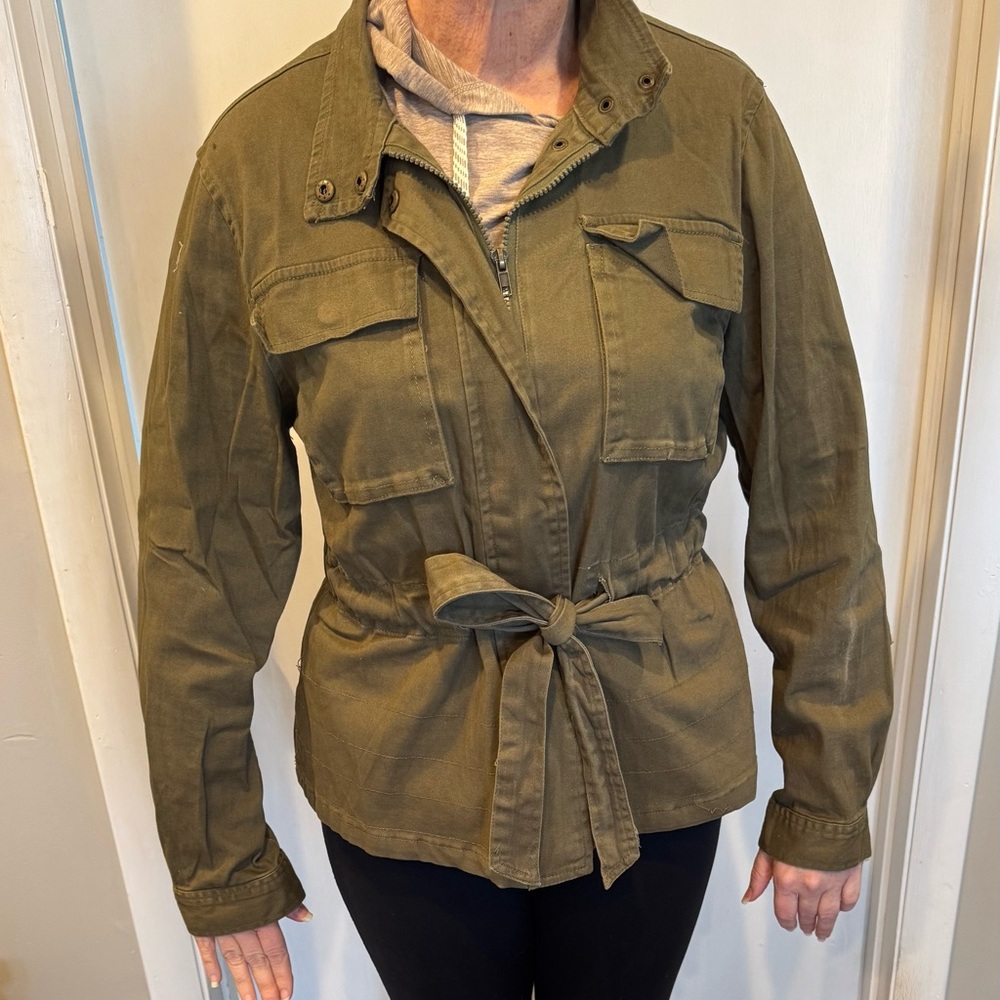 Women’s Medium Lightweight Jacket